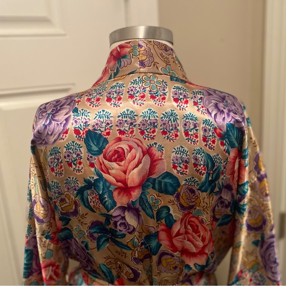 Adonna Gown & Robe - Picture 12 of 15